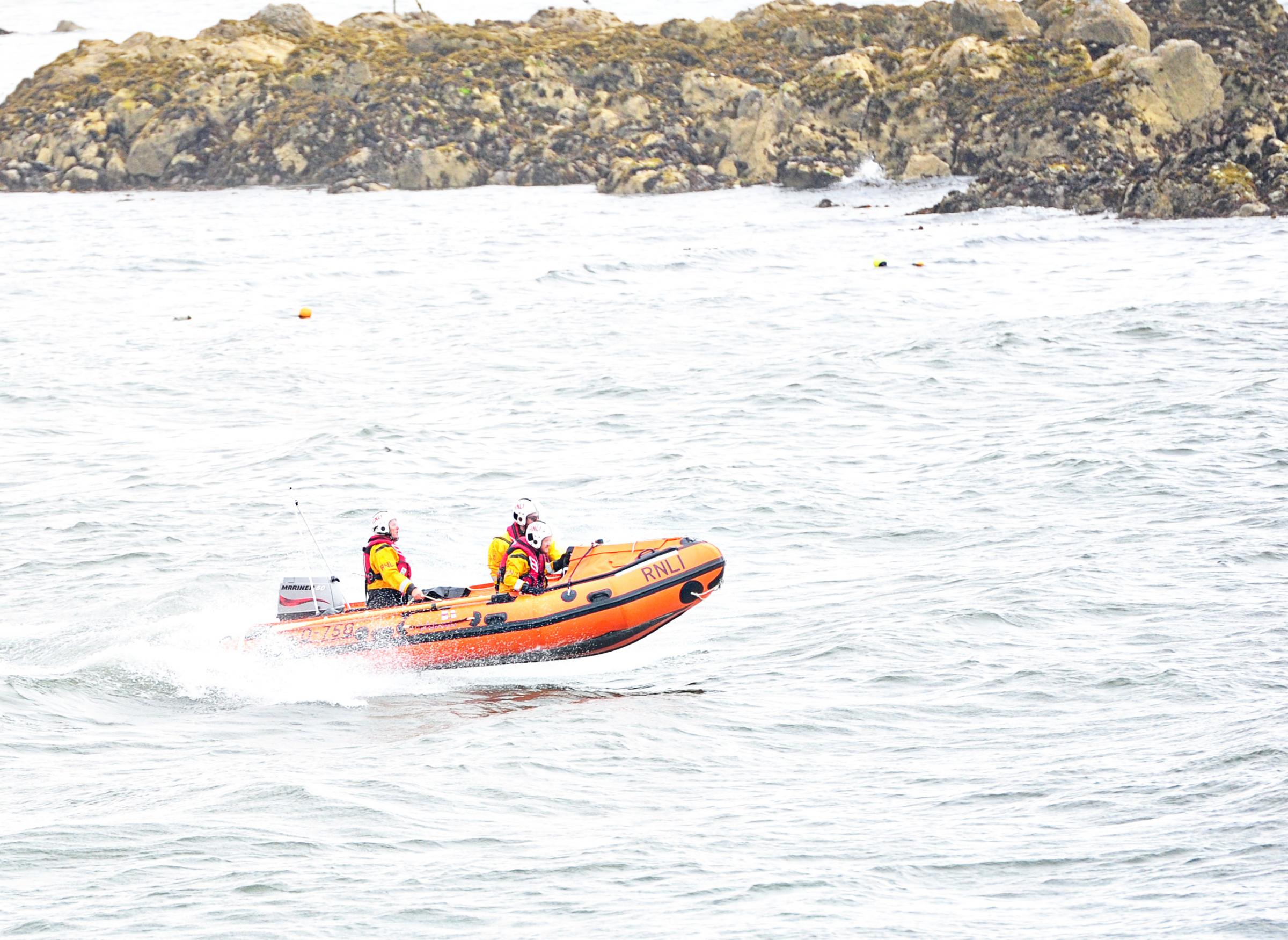 North Berwick Lifeboat goes to aid of tangled boat - East Lothian Courier