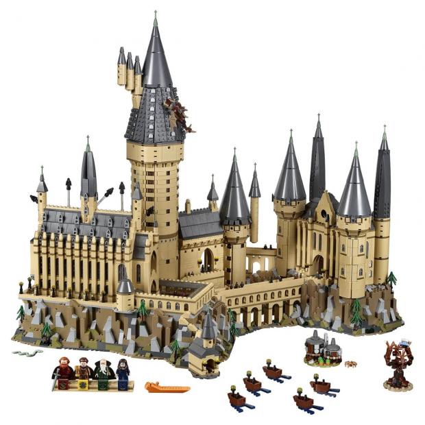 East Lothian Courier: LEGO Harry Potter Hogwarts Castle Set (Zavvi)