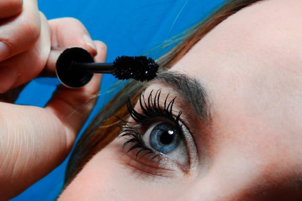 East Lothian Courier: A woman putting on mascara. Credit: Canva