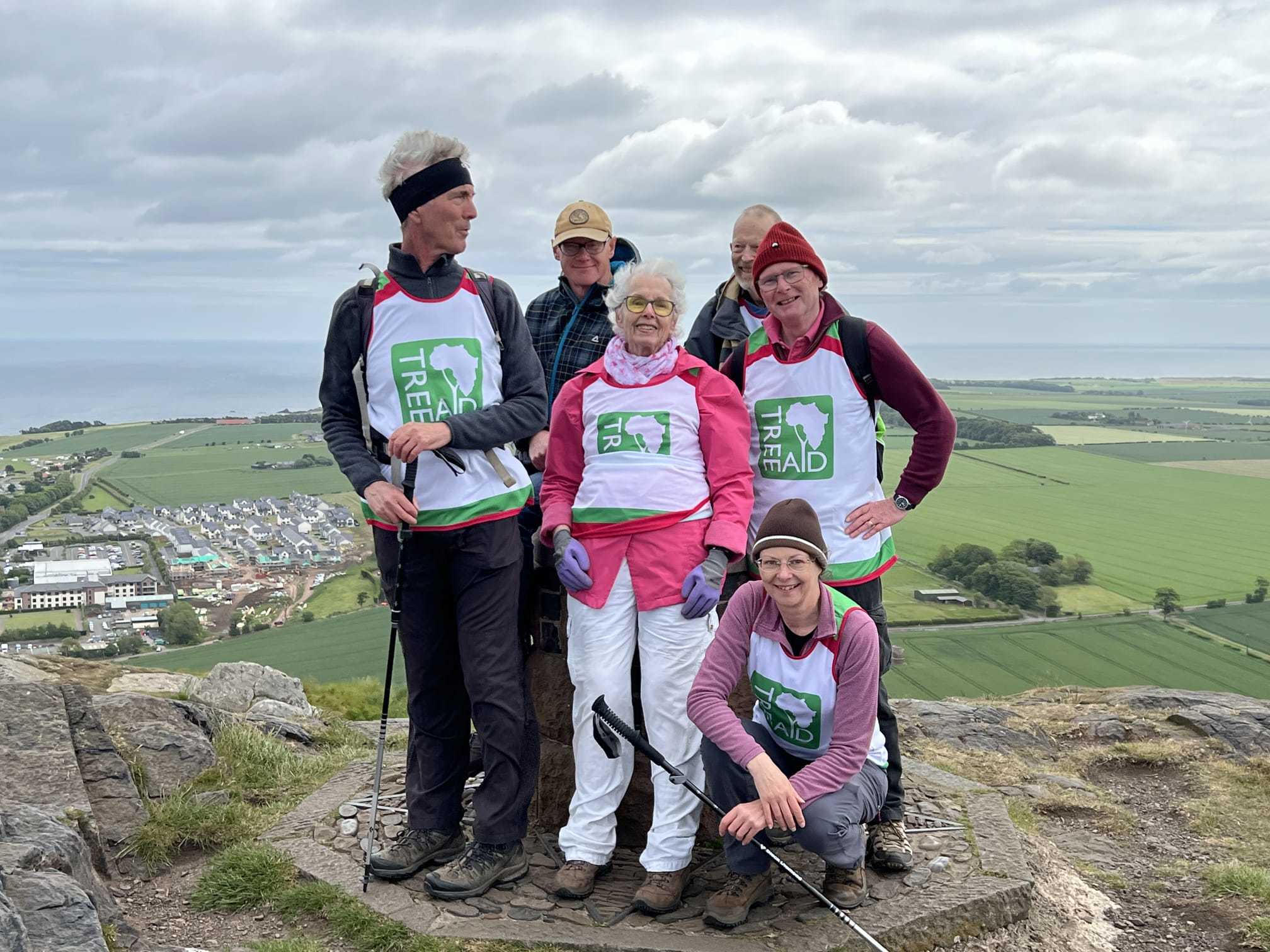 Barbara Reid, 90 years old, blind and deaf, reaches top of North Berwick Law - Vimarsana News