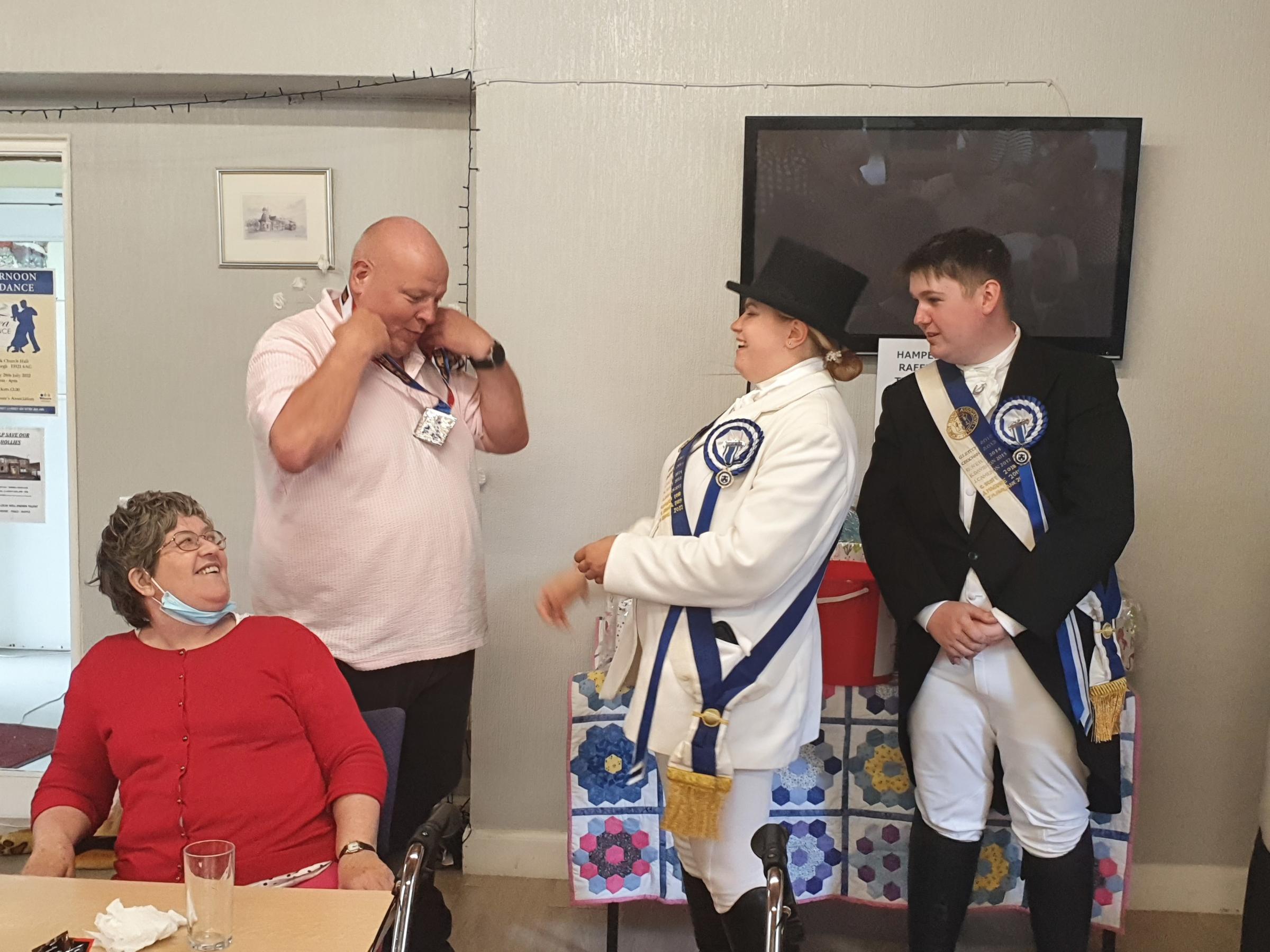 Minibus driver raises £550 for Musselburgh service | East Lothian Courier - Vimarsana News