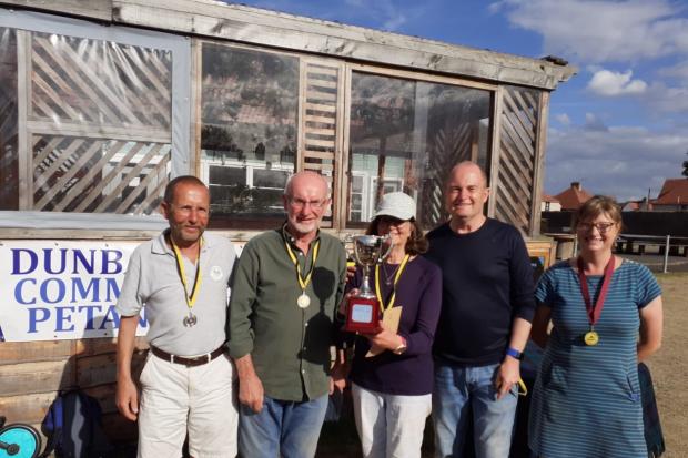 Haddington Hopefuls, left to righ, Stuart McCombie (Club Chairperson), Ian Hackett, Joy Russel, Pete Russel and Judy McCombie who presented the cup on behalf of the Volunteer Arms.