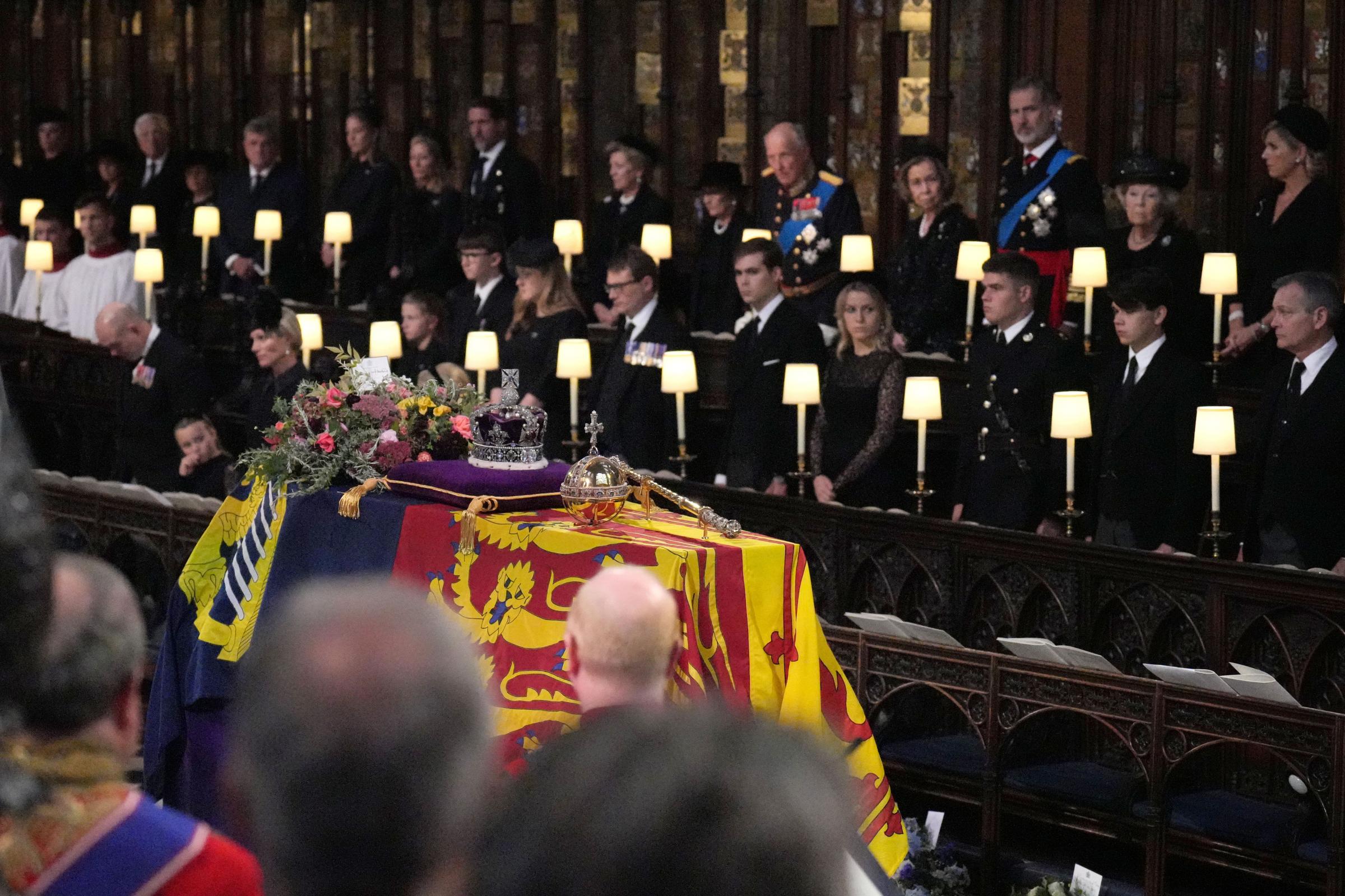 Latest: Queen laid to rest at St George's Chapel | East Lothian Courier - Vimarsana News