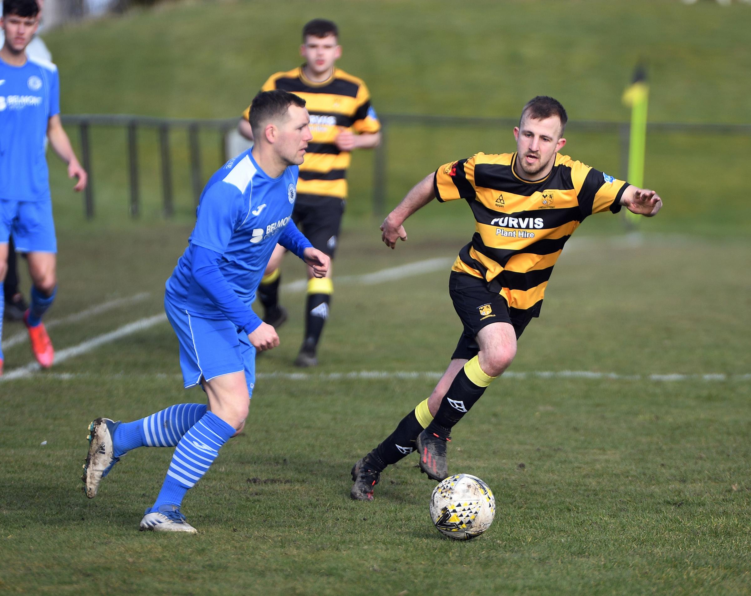 Musselburgh Athletic (blue) came through against Lochgelly Albert to reach the second round of the League Cup. Image: David Wardle.