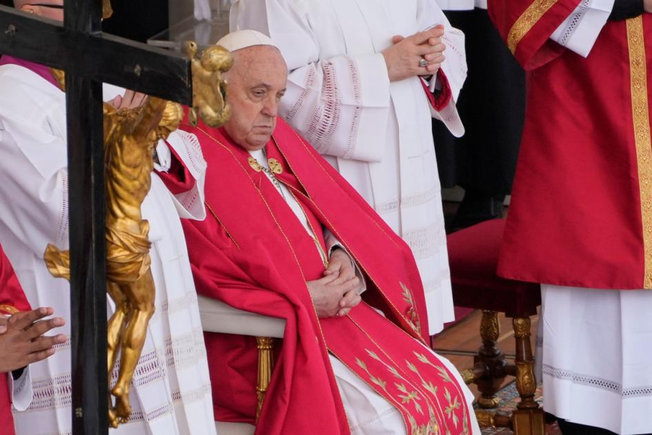Pope makes last-minute decision not to deliver Palm Sunday Mass homily