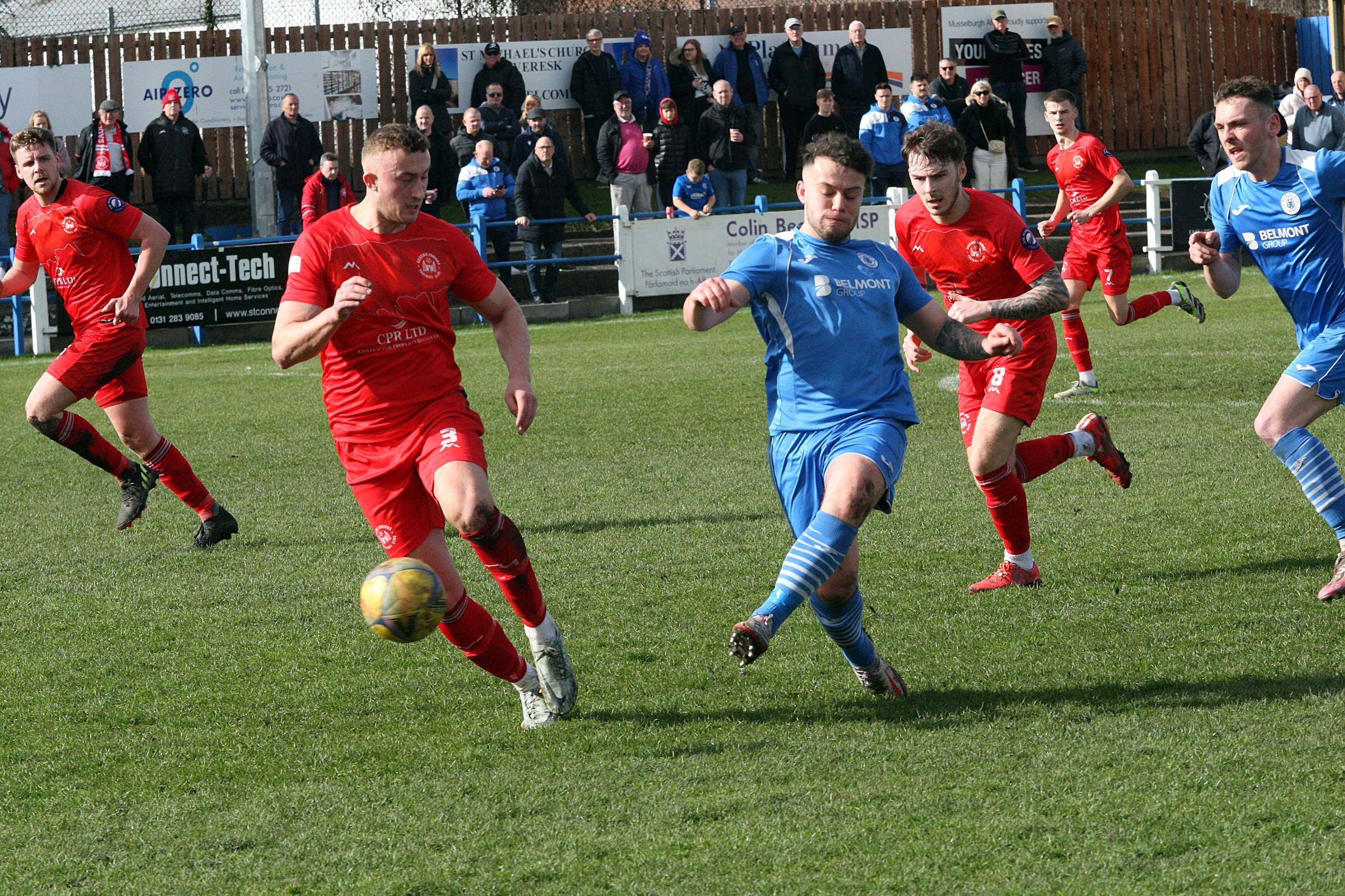 Musselburgh Athletic (blue) head to Luncarty